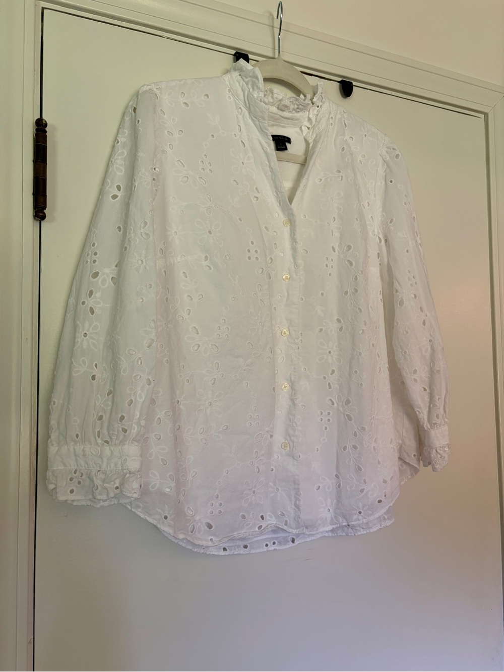 Ann Taylor White Ruffle Eyelet Button-Front Women's Top